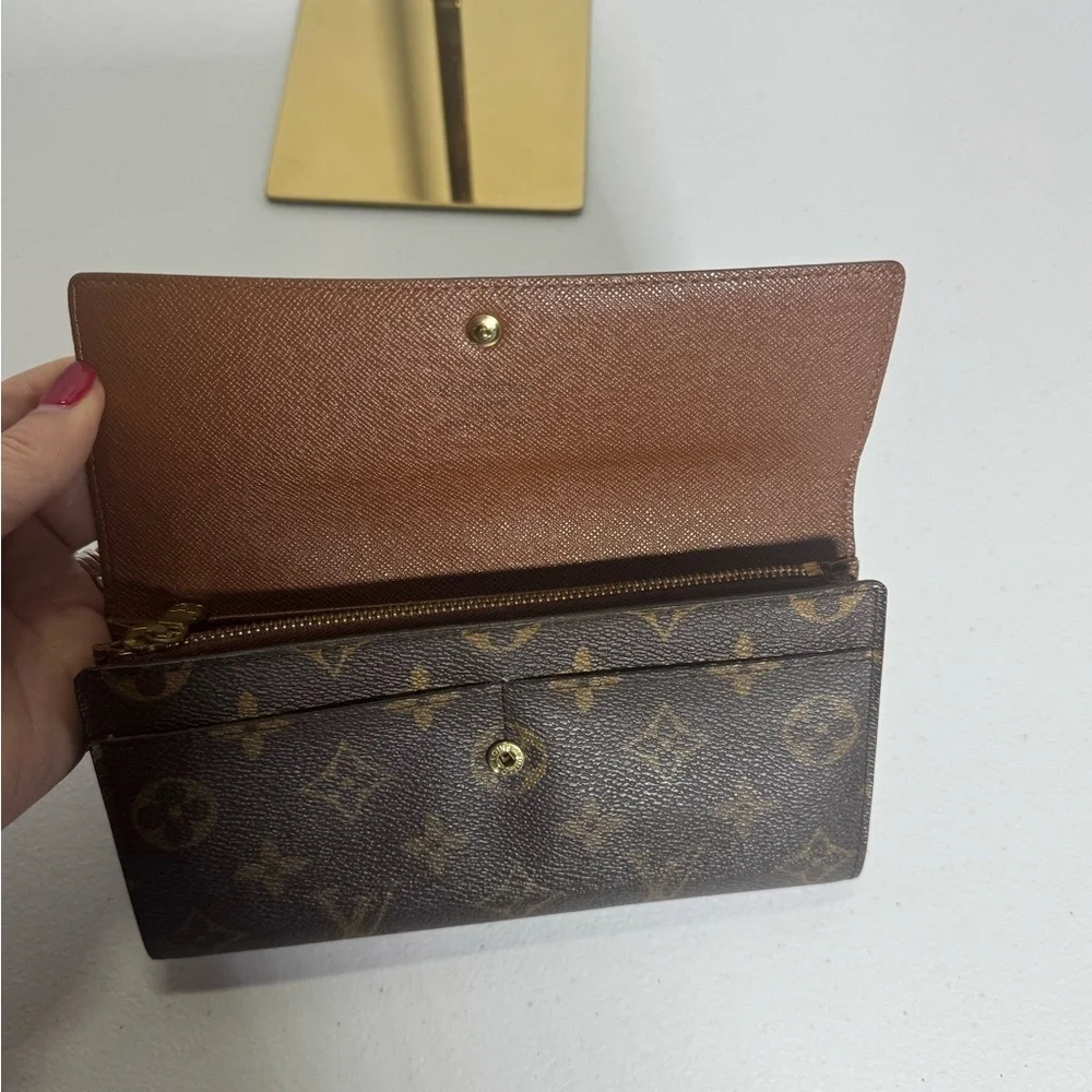 AUTHENTIC Louis Vuitton Monogram Wallet